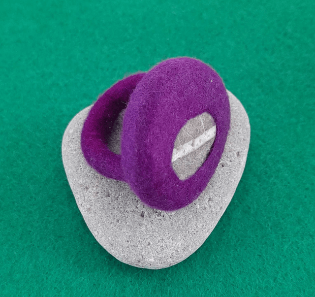 Pebble and felt ring